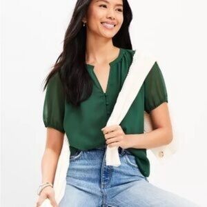 LOFT Petite Women's Green Chiffon V-Neck Button Down Short Sleeve Blouse Small